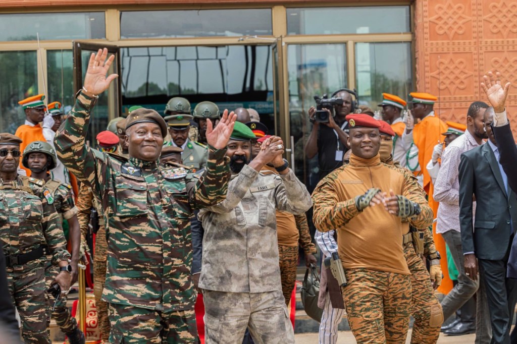 L’AES doit sortir de l’UEMOA et créer sa propre monnaie,&nbsp;(Spécialistes)