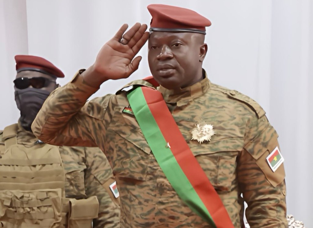 Nathalie Yamb demande «zéro pitié, zéro clémence» pour&nbsp;Damiba&nbsp;