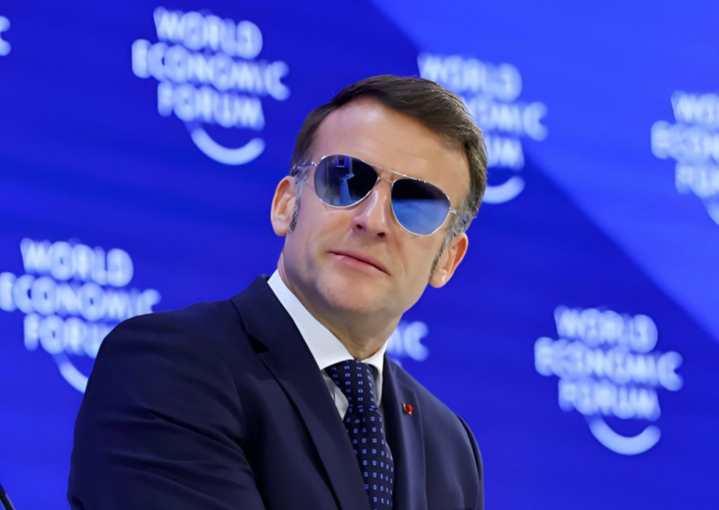 Trump se moque des lunettes de soleil de Macron à&nbsp;Davos