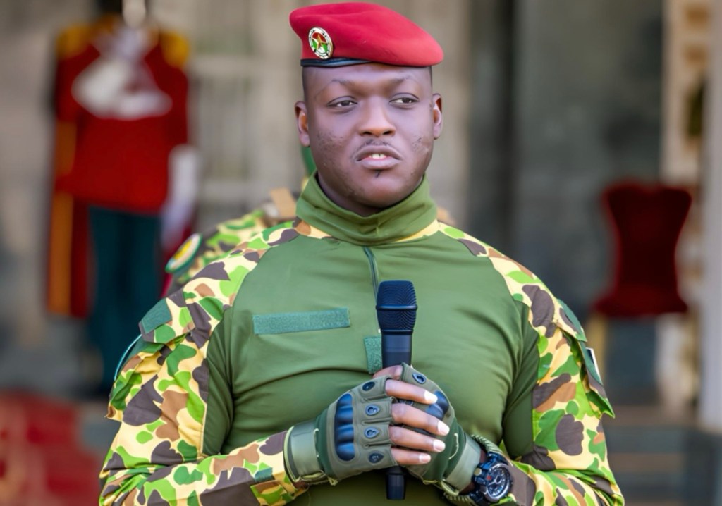 Plus de 100 bulldozers mobilisés pour l’autoroute Ouaga-Bobo, assure le Président du&nbsp;Faso